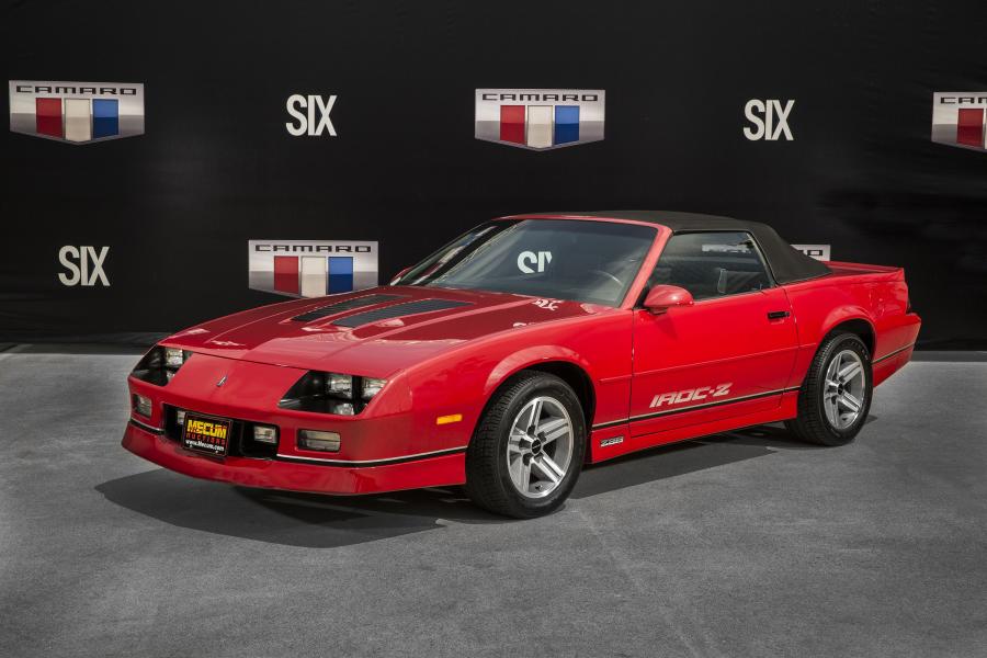  Chevrolet Camaro Z28 IROC-Z Convertible 1985 года  (фото 3 из 4)